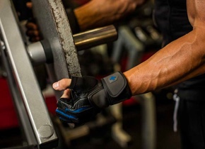 Training Grip® WristWrap Glove Increased wrist stability